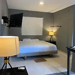 8Th Street Suites