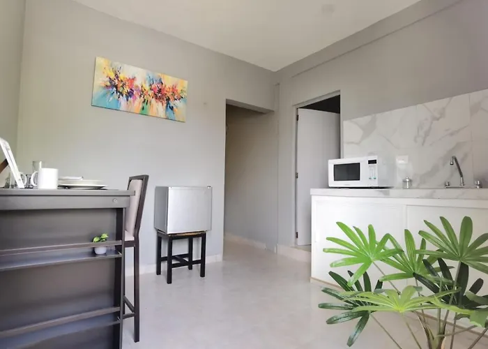 8Th Street Suites